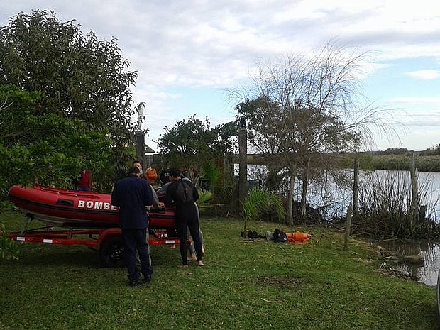 Corpo de menino foi localizado após buscas no Rio Tramandaí. Foto: Renato Dias/Correio do Imbé